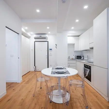 Duomo Area Luxury Design & Netflix Mood * מילאנו
