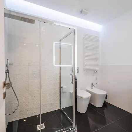 Duomo Area Luxury Design & Netflix Mood מילאנו